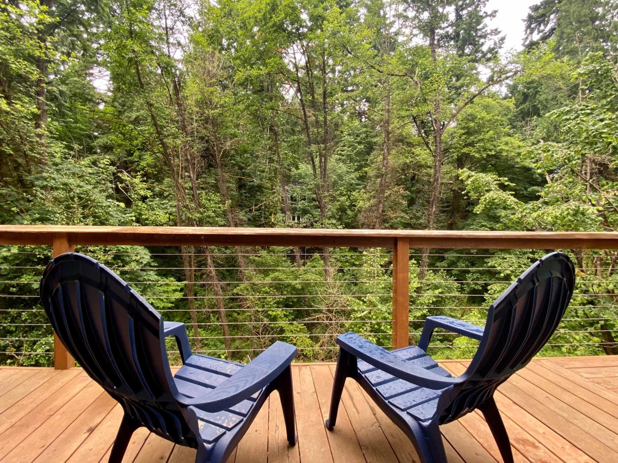Creekside In The *